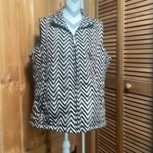 1x black and tan print zip up vest